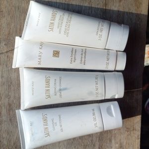 Mary Kay Satin Hands Set